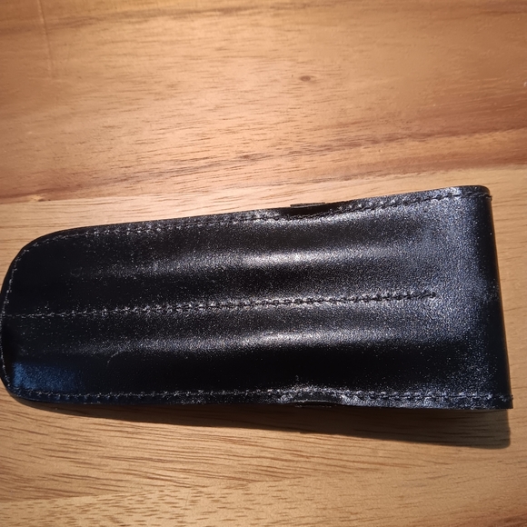 Pen set in leather looking case. Mont Blanc? - Picture 7 of 7